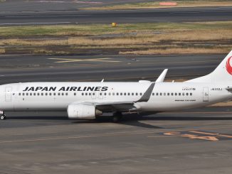 Japan Airlines Boeing 737